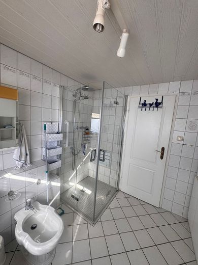 Charmante maison individuelle à Reinfeld – grand terrain, très bien isolée et immédiatement habitable ! – Foto 12