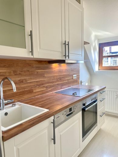 Bezugsfreie Dachgeschosswohnung im Altbau in attraktiver Lage – Küche