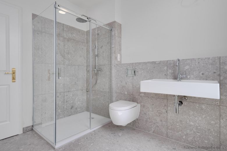 Erstbezug nach Kernsanierung 2-Zimmer-Altbau mit Wohnküche, Bad und Balkon in Berlin-Köpenick – Tageslichtbad 2