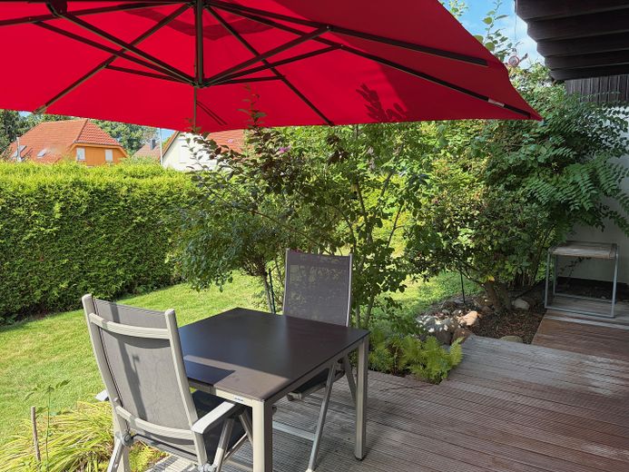 Provisionsfrei in die Zukunft! EFH mit Wärmepumpe und PV nahe Wald und Wasser – Terrasse & Garten