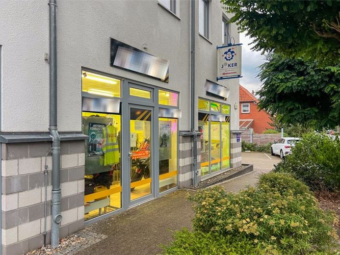 Commercial property in a prime location in Hodenhagen – Photo 1