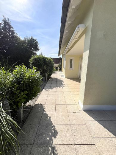 2 ZKB Gartenwohnung. Leben wie in einem Einfamilienhaus Garage Garten Keller alles neu! – Terasse