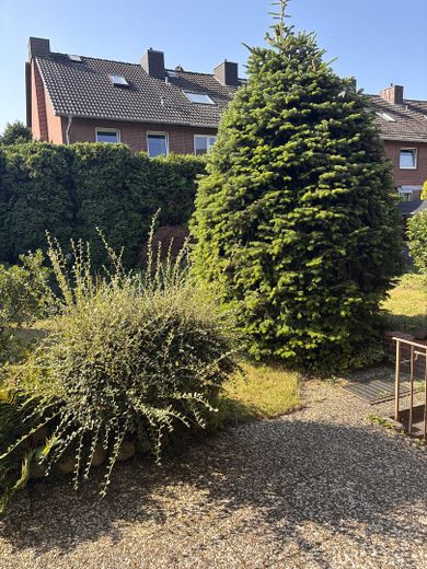 Casa a schiera di testa tranquilla e centrale a Norderstedt vicino ad Amburgo – Garten