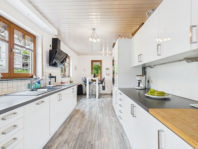Helle Doppelhaushälfte mit Wintergarten und Einliegerwohnung in familienfreundlicher Lage – Foto 10