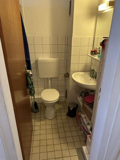 Appartamento centrale di 1 locale di circa 30 m² con balcone e possibilità di posto auto – Bad_1