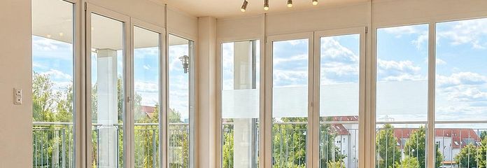 Luminoso piso de 4 habitaciones con amplio balcón orientado al suroeste – sin comisión en Wurzburgo – Wohn-Essbereich