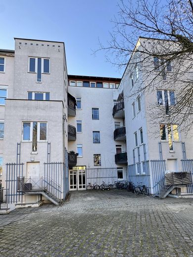 Zentral gelegene, helle 3-Raum Wohnung über 71,67 qm ab 01.08.2026 – Rückwärtige Ansicht