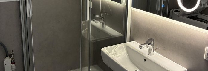 Modernes Duschbad inkl. WC