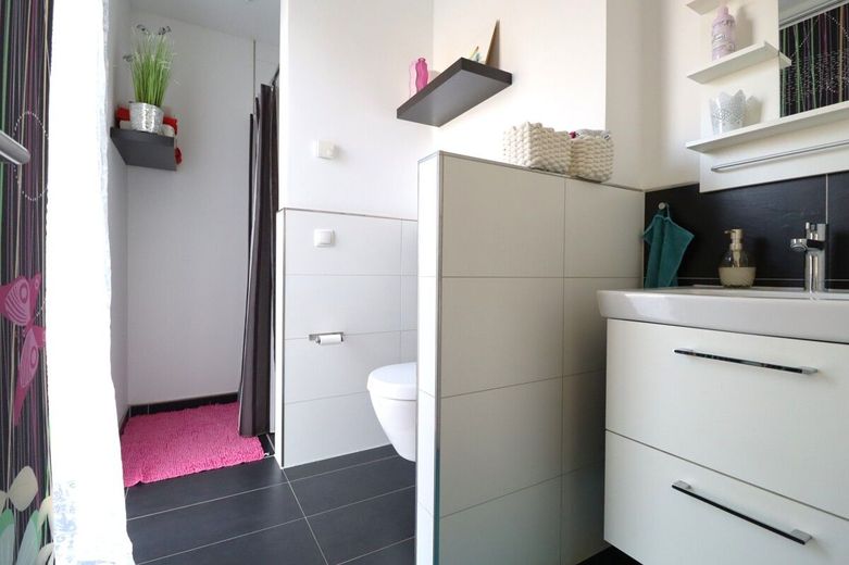 Mal etwas Anderes + + in Randlage von Cremlingen + + Keller + + Doppelgarage – 2. Badezimmer im OG mit Dusche