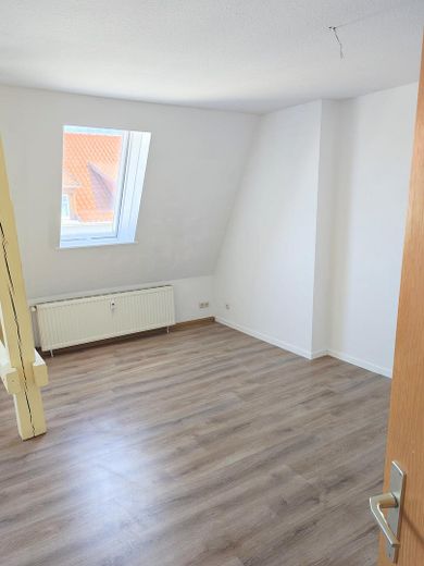 Appartement lumineux de 2 pièces au dernier étage avec grande cuisine ouverte à Fürstenwalde/Spree – Photo 3