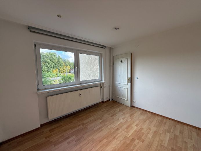 Wunderschöne leerstehende Zweizimmerwohnung mit Garage – Schlafzimmer
