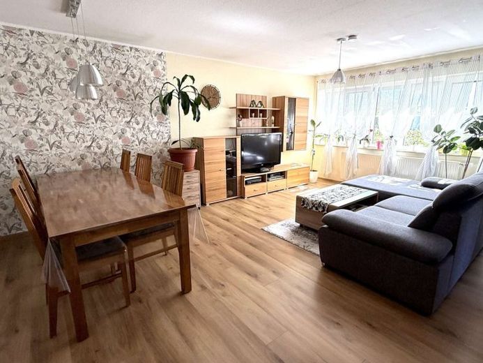 Attraktive, sehr gepflegte 4 Zimmer Wohnung in ruhiger-sonniger Wohnlage in kleiner Wohneinheit – Foto 1