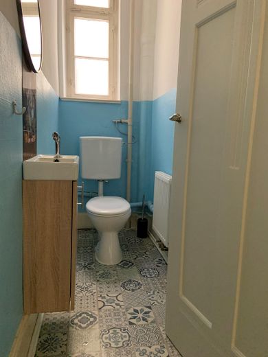 Maklerfrei: Altbau-Wohnung mit Charme in begehrter Lage! – WC