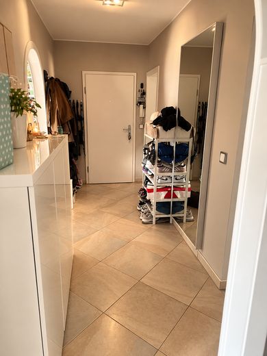 Ehrlich und provisionsfrei:  große 3-4 Zimmer Wohnung mit großzügigem Balkon & Stellplatz – Flur