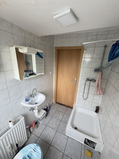 Badezimmer m Dusche u Toilette