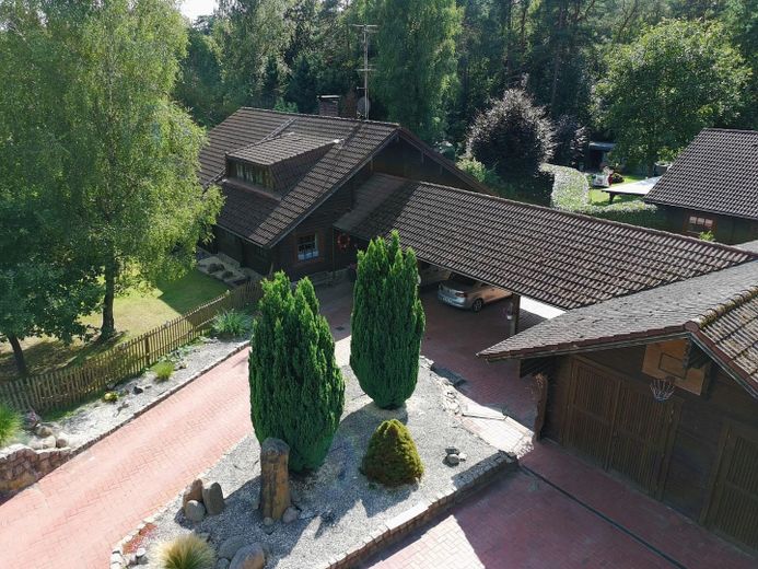 Großzügiges Blockhausanwesen