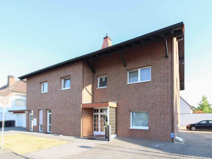 Top-Kapitalanlage Modernisiertes MFH mit 6 WE, Garagen und Stellplätzen in Weilerswist – Foto 1