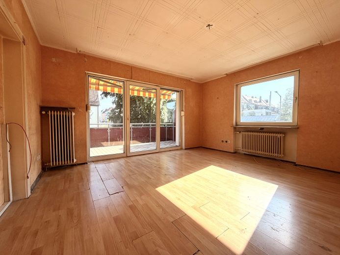 Viel Raum für Familie oder Investment – leere 4 Zimmer-Wohnung mit großem Balkon + PROVISIONSFREI + – Raum 1