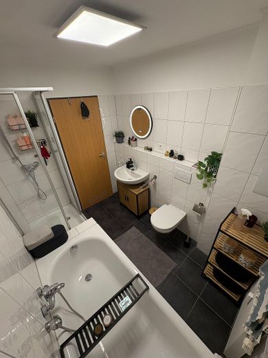 TOP Wohnung im 1. OG – Badezimmer