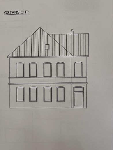Charme historique. Confort de vie moderne. Un chez-soi avec du caractère. – Schnitt Haus Front