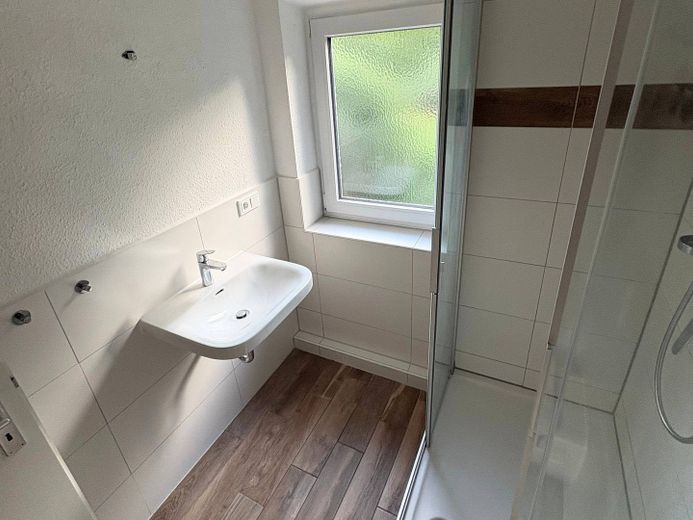 Lechbruck am See devletçe tanınan doğal dinlenme beldesinde geniş BALKONLU modern 2 odalı daire – Bad