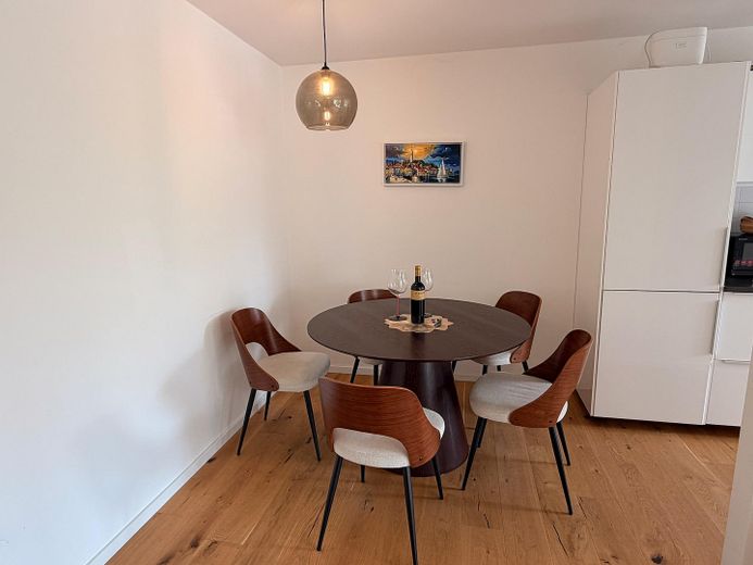 Provisionsfrei: Lichtdurchflutete 4-Zi.-Wohnung, moderner EBK & Loggia nahe U-Bahn / Panzerwiese – Essbereich