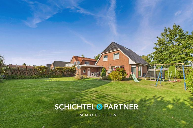 Surheide | Schickes Einfamilienhaus mit Terrasse, Garage und großem Garten – S&amp;P | Garten