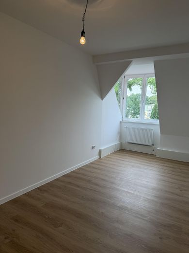 Wohnen im Denkmal: frisch sanierte 143-m²-Dachgeschosswohnung mit Haus-im-Haus-Charakter – Foto 10