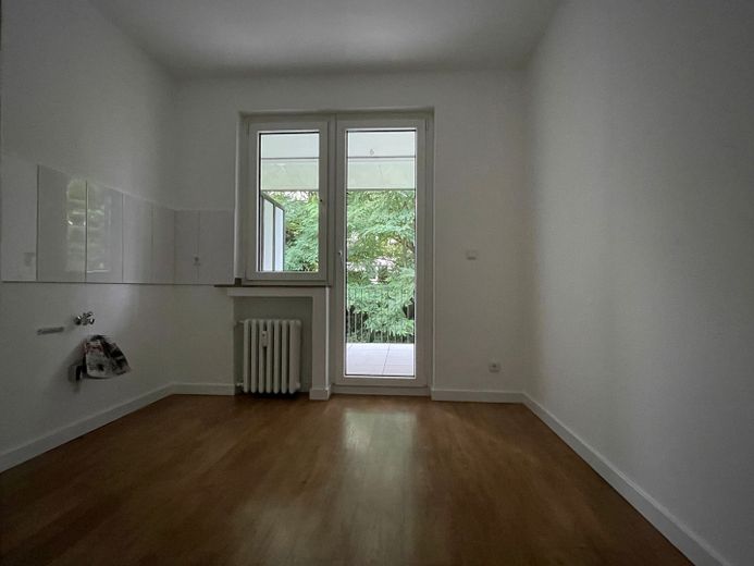 Sanierte 60qm Wohnung mit großen Balkon  in Essen Bergerhausen an Einzelperson mittleren Alters – Küche mit Balkon
