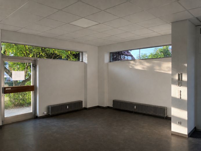 Kernsaniert und barrierefrei - 2,5-Zimmer-Wohnung mit top Anbindung – Wohn- und Esszimmer
