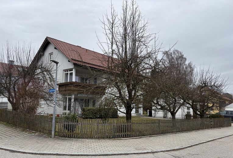 Freistehendes Ein-/Zweifamilienhaus, Lkr. Erding – Ansicht von Süden