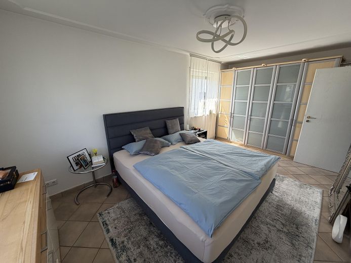 Bestlage am Budenheimer Wald / Helle 3-Zimmer Wohnung mit Balkon und Garage – Schlafen (2)