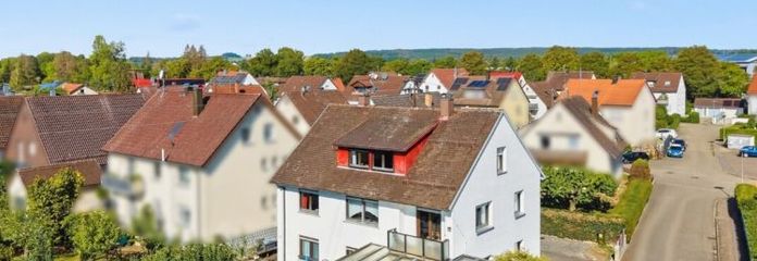 360° | Langenau’nun sakin bir konumunda potansiyelli ve güzel bahçeli çok aileli konut