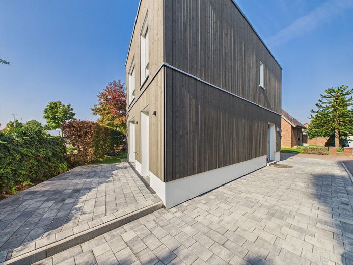 Wie neu! Hochwertig saniertes, freistehendes Einfamilienhaus in Wesel-Lackhausen – Rückseite / Stellplatz