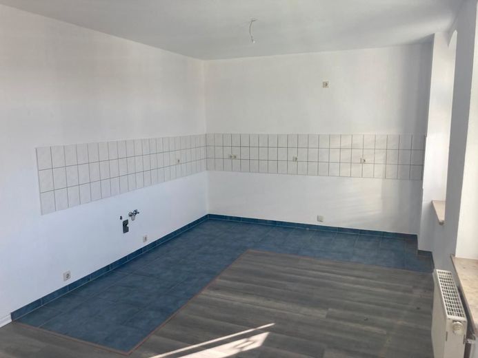 Am Park! Günstige 2,5-Zi. mit Aufzug, Laminat, Abstellraum und Dusche! – Esszimmer/Küche
