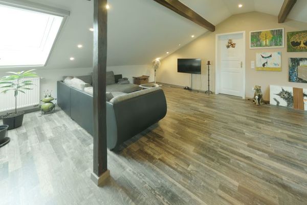 Casa bifamiliare con unità commerciale in posizione prestigiosa a Gengenbach
