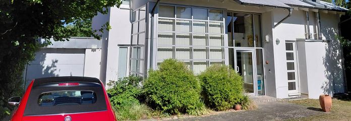 Repräsentatives Traumhaus im grünen Zehlendorf – Freistehendes Haus mit Garage
