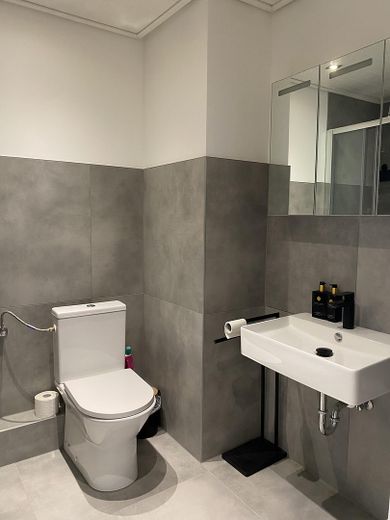 Helle renovierte 3-Zimmer Eigentumswohnung – Badezimmer