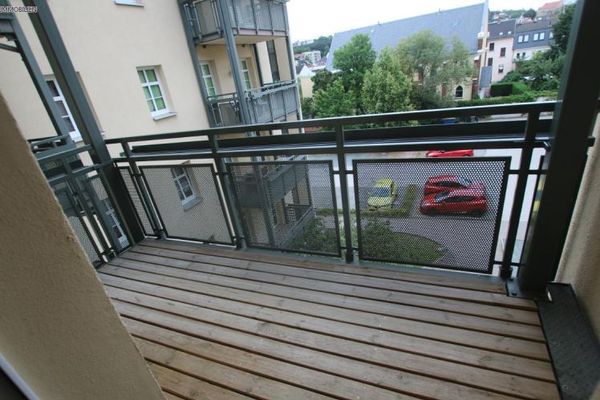 Con balcone e ascensore! Appartamento di 2 locali in posizione centrale a Gera