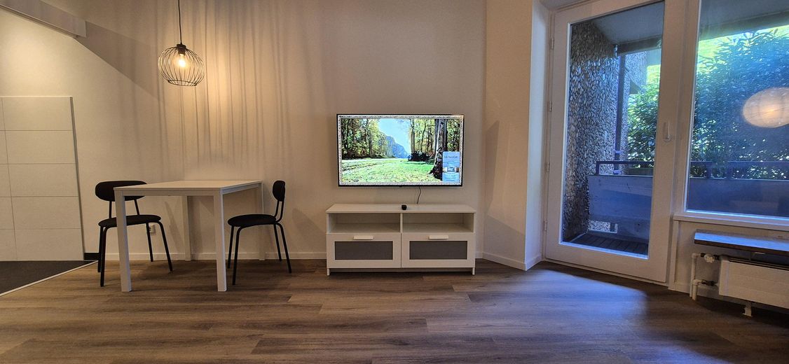 Fernseher u. TV-Board
