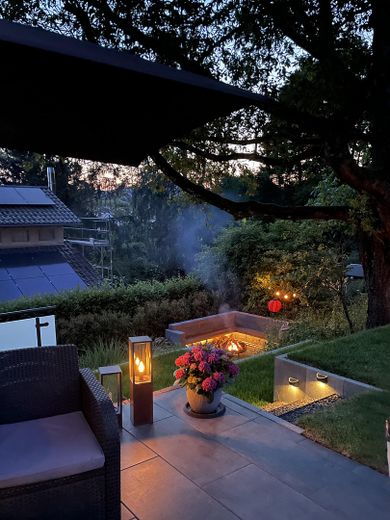 Blick Sitzecke & Feuerstelle