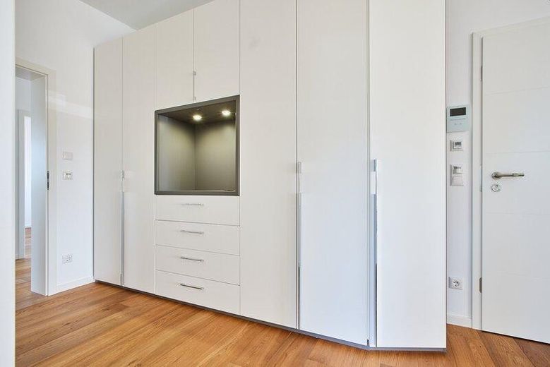 Einzigartige Dachterrassenwohnung - 3-FH - Erstbezug – Flurschrank/Eingangsbereich