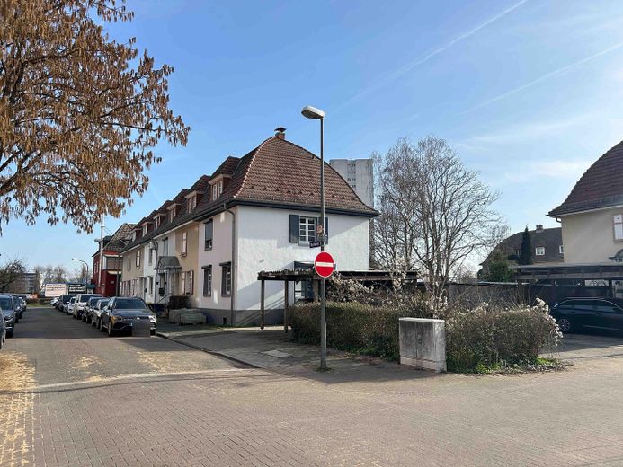 Reihenmittelhaus mit Altbaucharakter und Garten in LU-Mundenheim – Umgebung + Stellplatz 