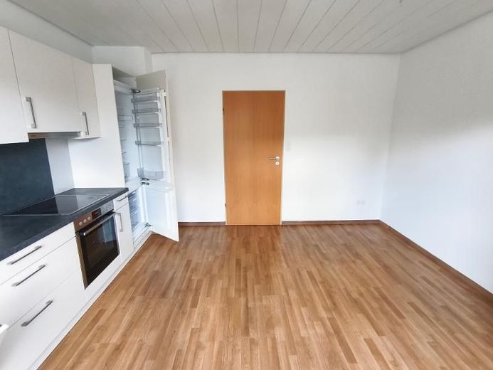 2 Zi. EG Wohnung mit Balkon – Küche mit Essplatz Bild 3