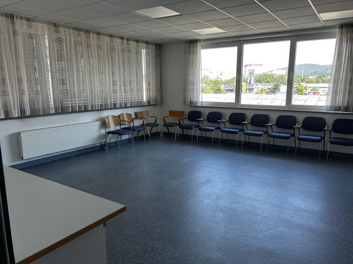 Großzügige Räumlichkeiten für Praxisnutzung oder Bürounternehmen – Schulungsraum