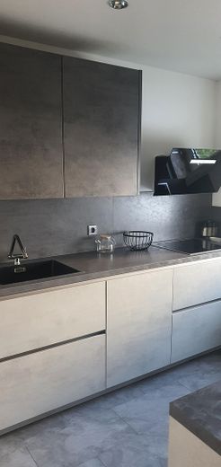 Moderne 4 Zimmer Wohnung mit neuer Einbauküche und Garage – Foto 4