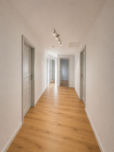 3 Zi Wohnung, WG-geeignet, Einbauküche & Duschbad – ideal für Studenten, 4.OG im Dachgeschoss – Flur