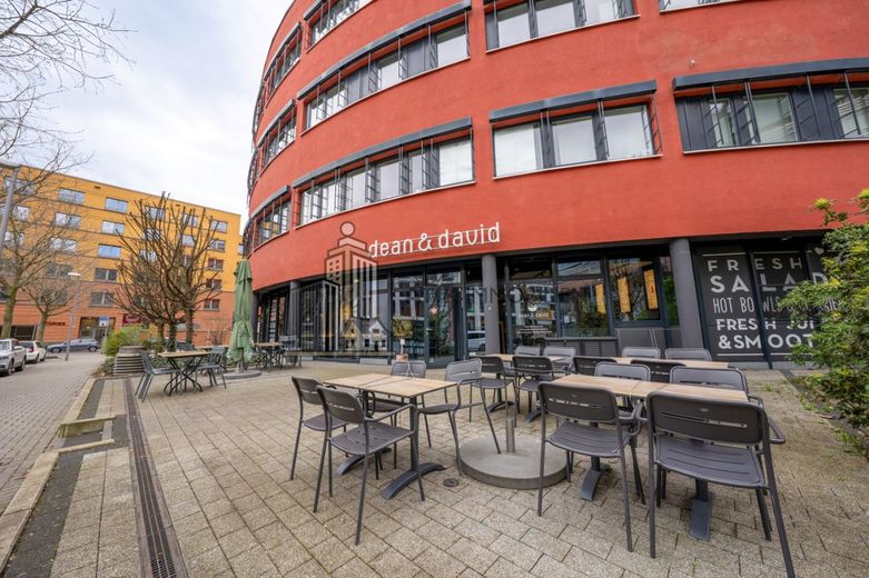 ATIK: Attraktive Gastronomiefläche im frequentierten Gesundheitszentrum – Außenansicht