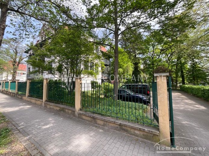 28024 HomeCompany Dresden Möbliert/Furnished 2-Zimmer Apartment  im Herzen der Radeberger Vorstadt mit 2 Balkonen max. 2 Personen – d58891f62c9eb5638fb5136d9e8b761e473d45d6.jpg