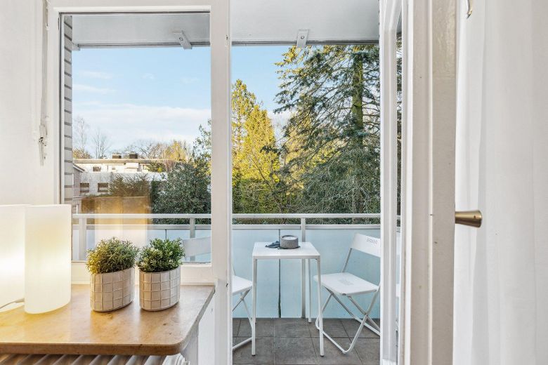 Von Privat: Erstbezug nach Sanierung – stilvolle 3-Zi.-Wohnung mit 2 Balkonen – Foto 2